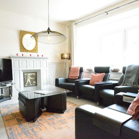 Large Townhouse With Pool Table Villa Bouillon Exteriör bild