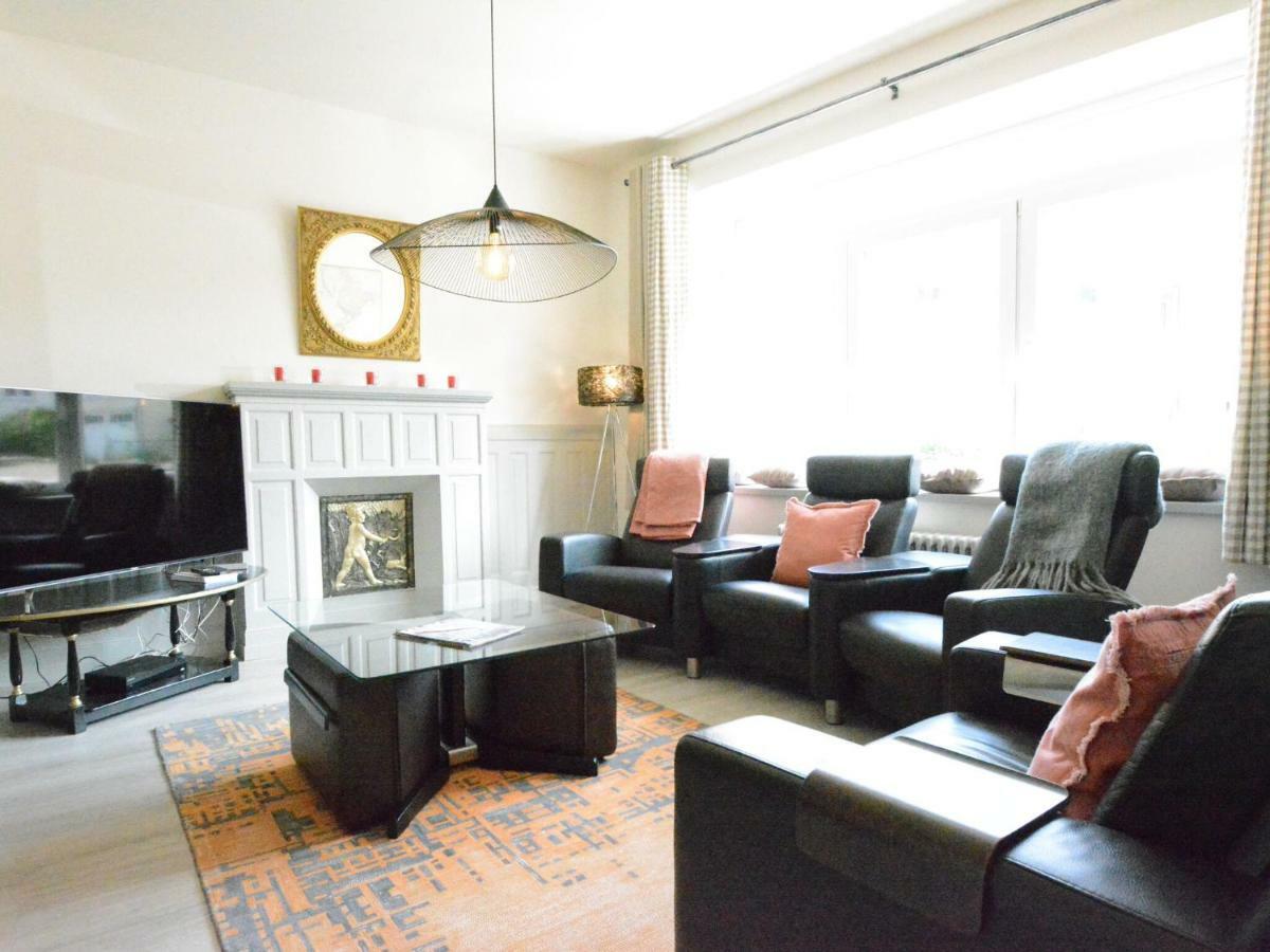 Large Townhouse With Pool Table Villa Bouillon Exteriör bild