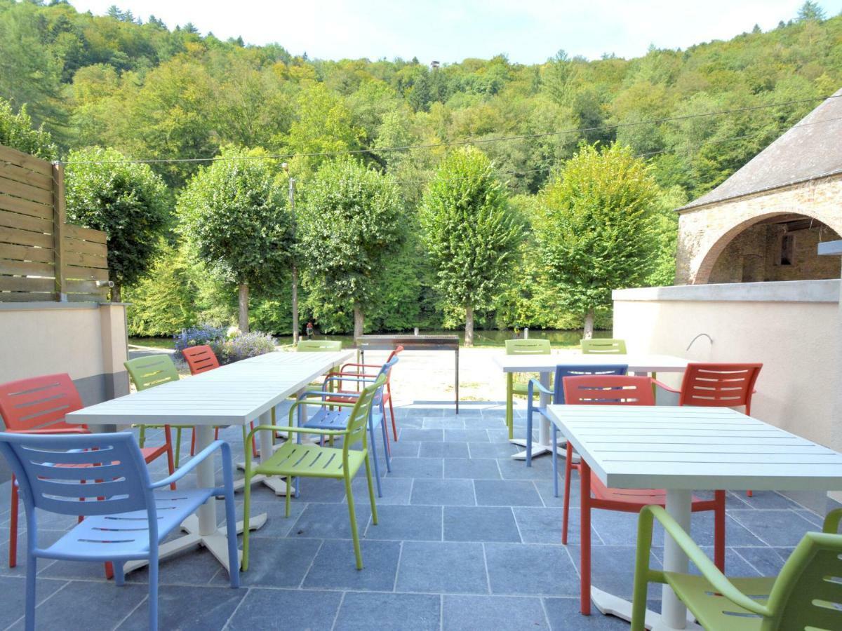 Large Townhouse With Pool Table Villa Bouillon Exteriör bild