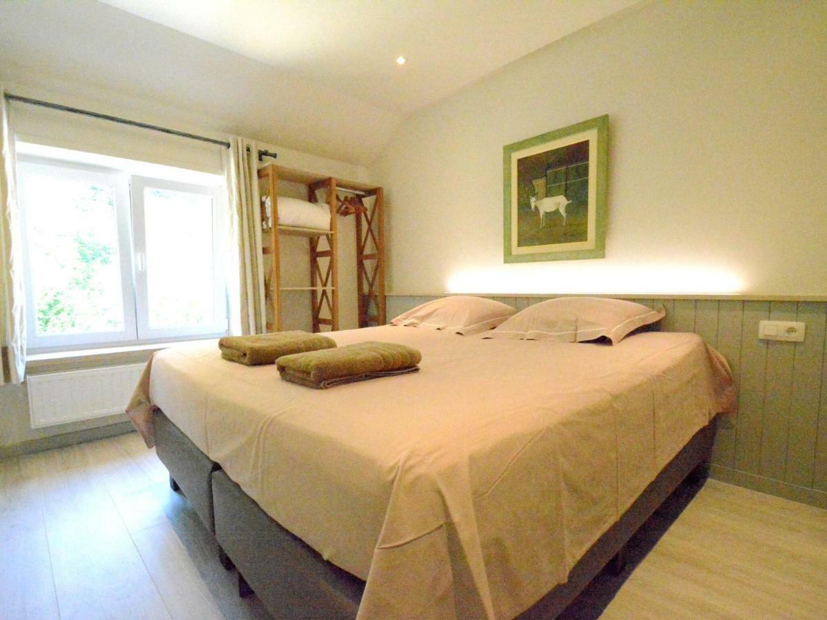 Large Townhouse With Pool Table Villa Bouillon Exteriör bild